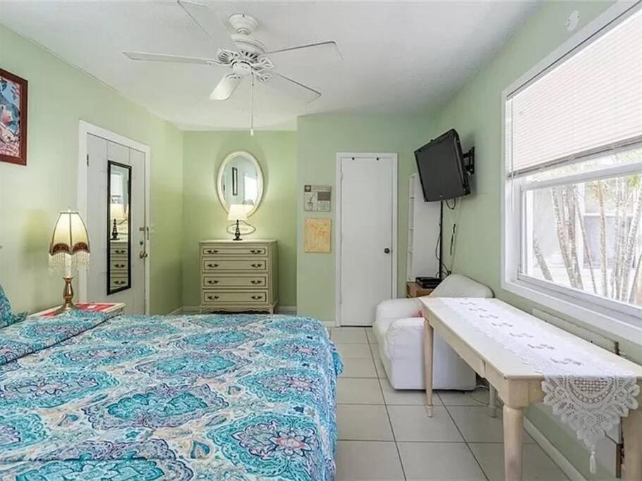 Charming Studio Unit Across From Lido Key Beach Sarasota Eksteriør bilde