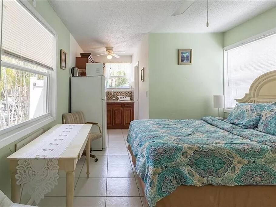Charming Studio Unit Across From Lido Key Beach Sarasota Eksteriør bilde